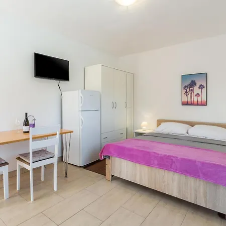 Vakantiehuis Awesome Home In Segotici *
