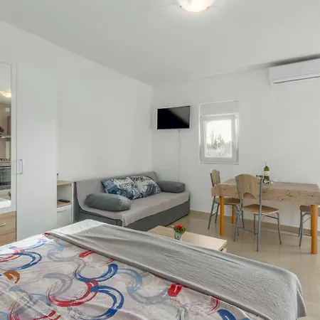 Awesome Home In Segotici * Segotici