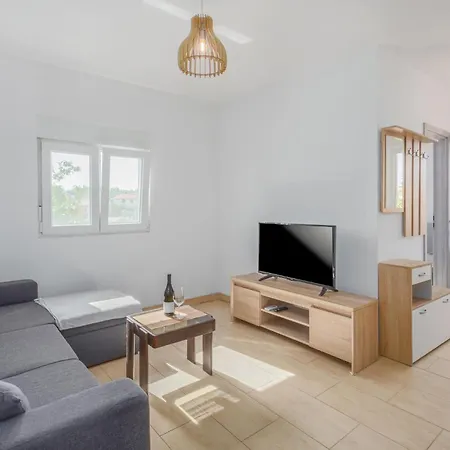 Awesome Home In Segotici *