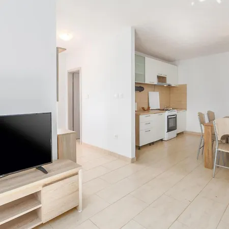 Awesome Home In Segotici