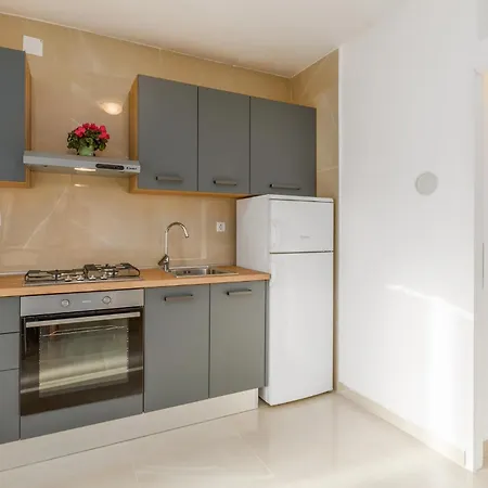 Awesome Home In Segotici Vakantiehuis Segotici