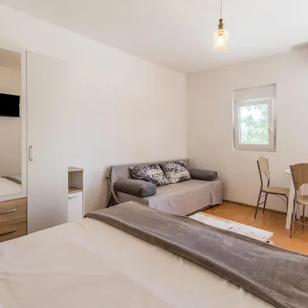 Awesome Home In Segotici Vakantiehuis
