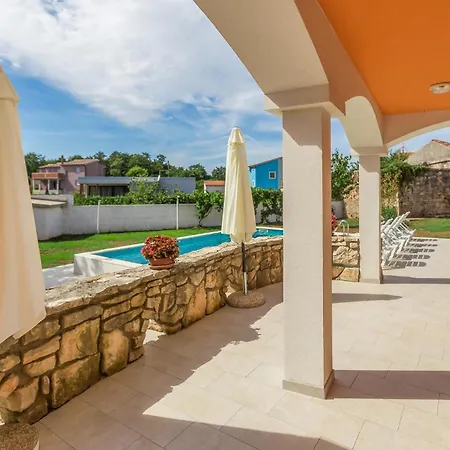 Vakantiehuis Awesome Home In Segotici