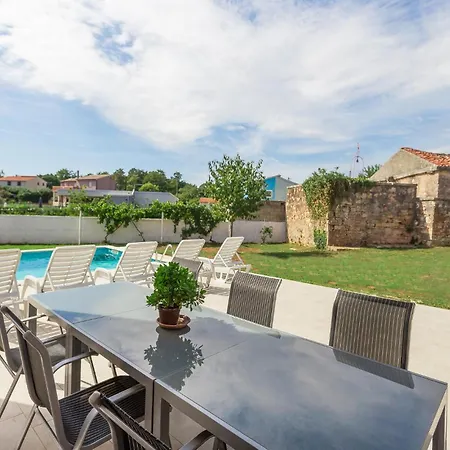 Stunning In With Private Swimming Pool, Be Inside Or Outside * Segotici