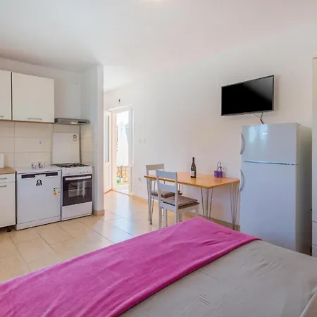 Hébergement de vacances Stunning In With Private Swimming Pool, Be Inside Or Outside *
