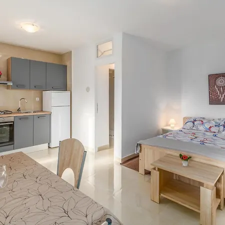 Awesome Home In Segotici * Segotici