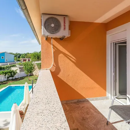 Stunning In With Private Swimming Pool, Be Inside Or Outside * Segotici