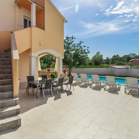Stunning In With Private Swimming Pool, Be Inside Or Outside Segotici