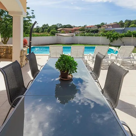 Stunning In With Private Swimming Pool, Be Inside Or Outside Segotici