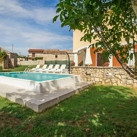 Stunning In With Private Swimming Pool, Be Inside Or Outside Tatil Evi Segotici
